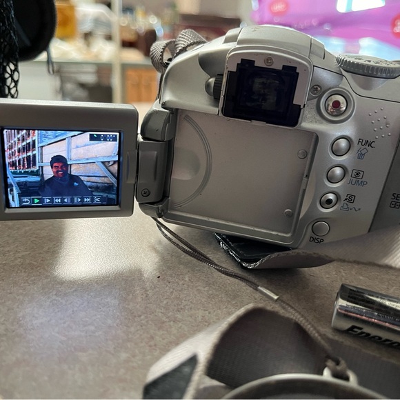 CANON POWERSHOT S2 IS 5.0MP DIGITAL CAMERA - TESTED WORKS Read Description - Picture 3 of 11